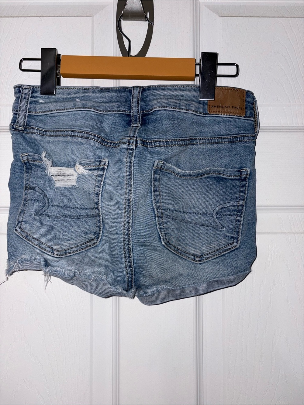 American Eagle Light Wash Distressed Denim Cutoff Shorts Size 0 - Picture 4 of 4